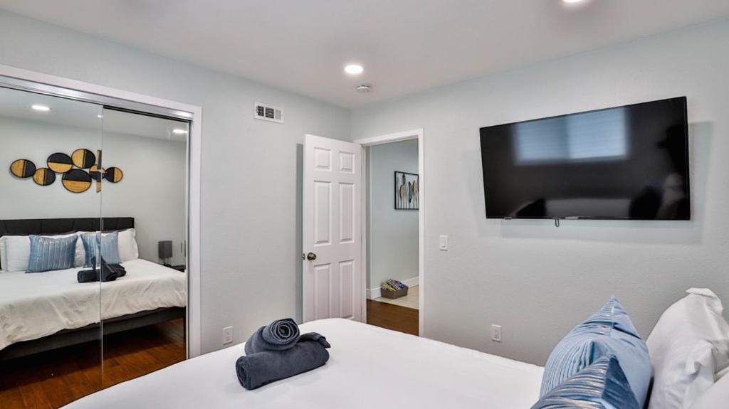H&H Modern Lux 4Bd 1 King Suite 3 Queen Socal Disney Westminster Exterior foto
