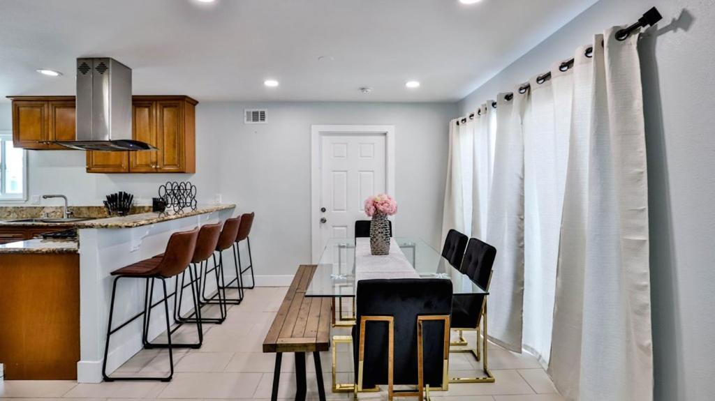 H&H Modern Lux 4Bd 1 King Suite 3 Queen Socal Disney Westminster Exterior foto
